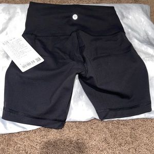 Lululemon Size 4 Wonder Train Shorts
